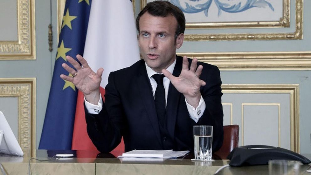 El presidente de Francia pidió a Estados Unidos y el Reino Unido que dejan de bloquear la exportación de vacunas.