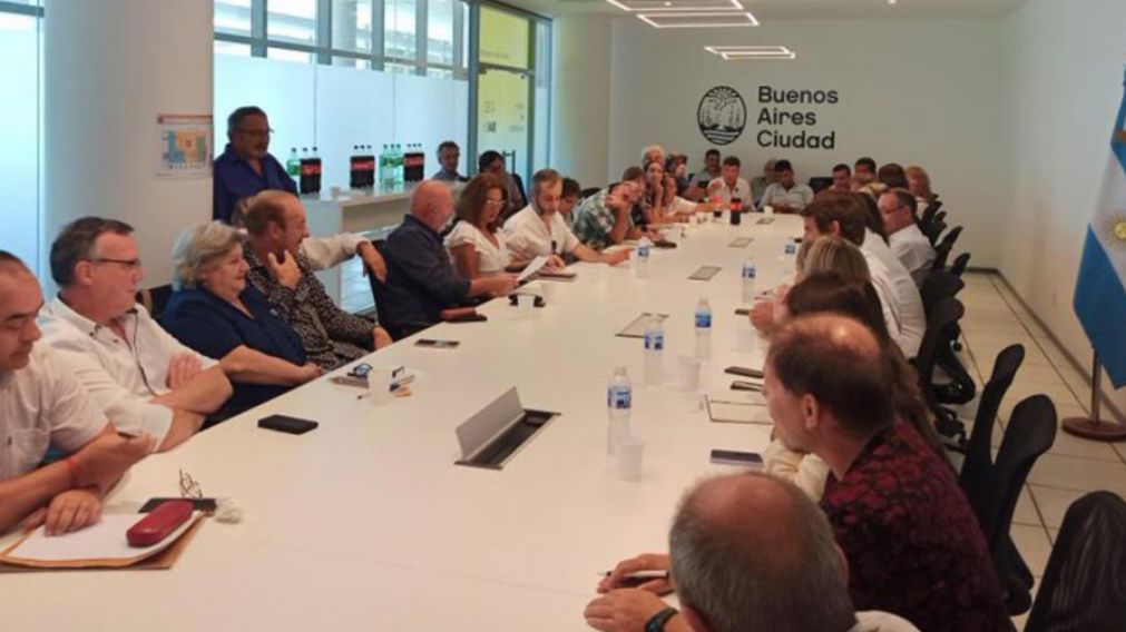 El encuentro ocurrió en medio del rechazo de la UTE-Ctera y Ademys a la decisión del Ejecutivo porteño de no acatar el decreto presidencial que dispuso la suspensión de clases presenciales.