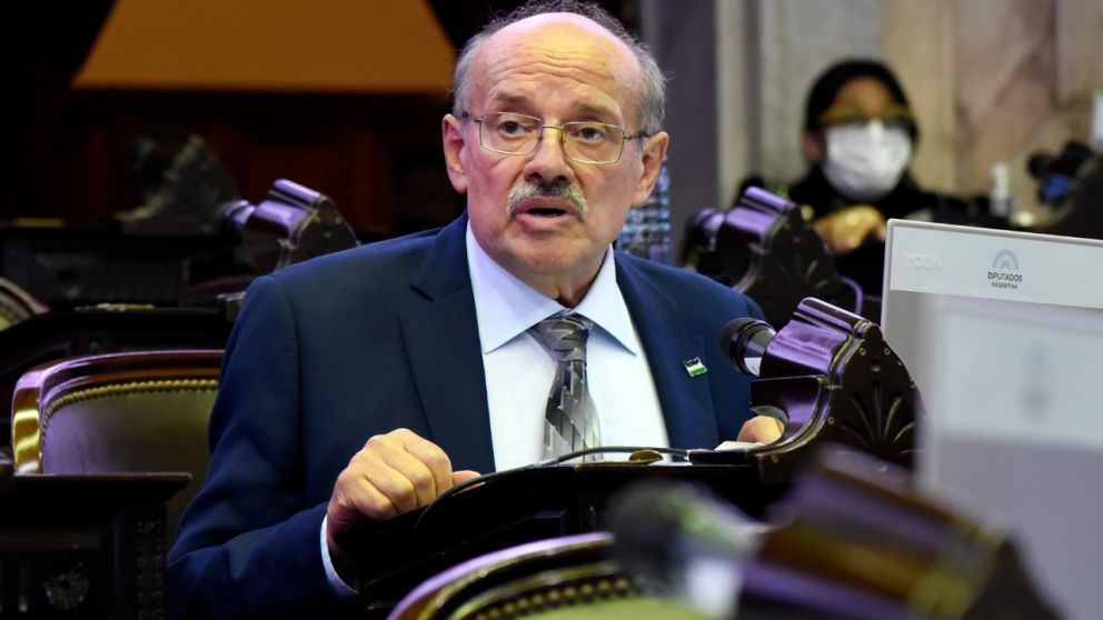 El diputado Di Giácomo publicó una carta en la que relata cómo es su lucha contra el coronavirus.