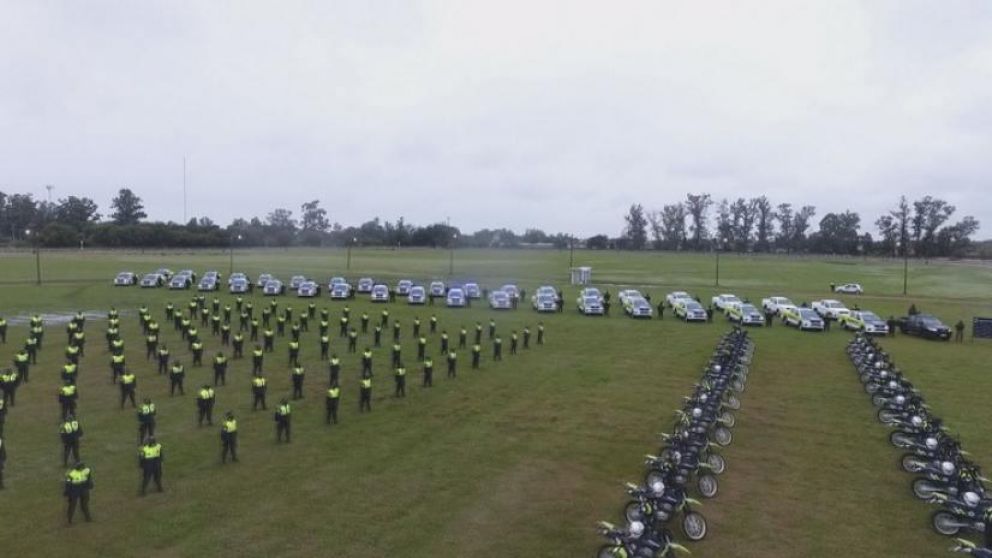 Sabina Frederic y Juan Manzur entregaron equipamiento para las fuerzas federales y la Policía tucumana