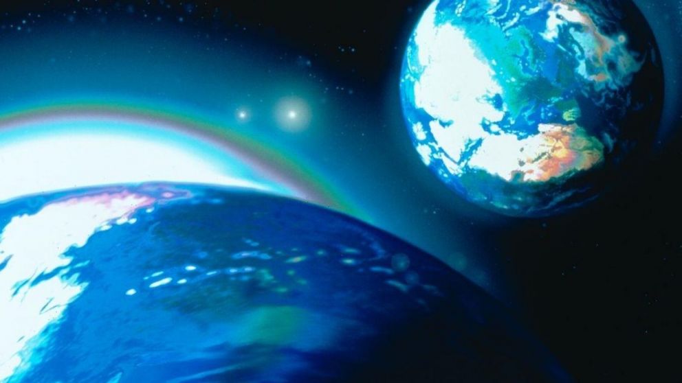 Viajero del tiempo llegó del año 2582 y afirma que en dos días se descubrirá un "clon de la Tierra".