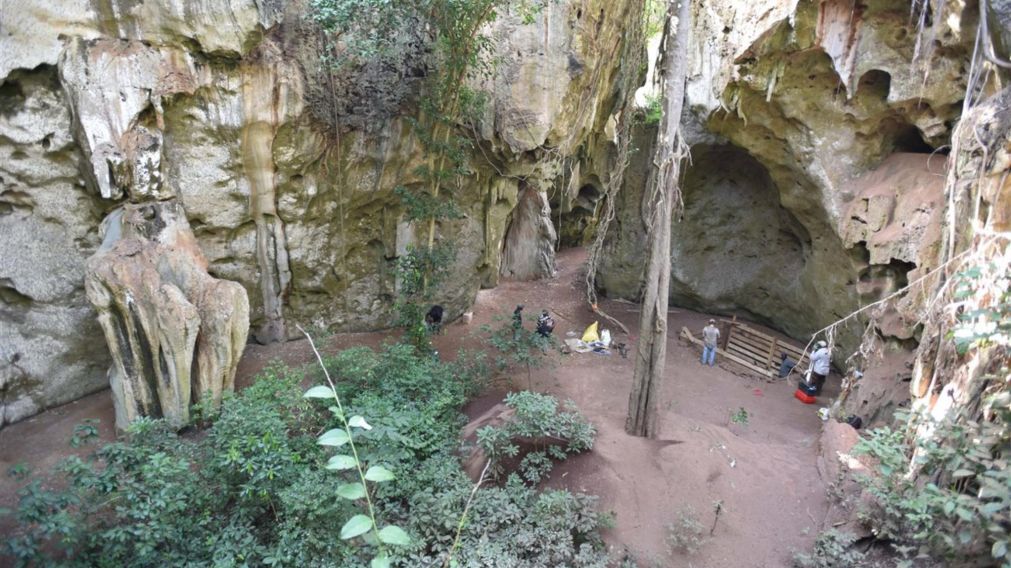 Arque�logos y antrop�logos trabajan en el yacimiento de Cueva de Panga ya Saidi, en Kenia (gentileza National Geographic).