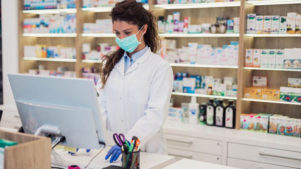 El rubro farmacéutico tuvo que incorporar en tiempo récord el procesamiento de recetas digitales, servicios de delivery y medios de pago "contactless", entre otras innovaciones.