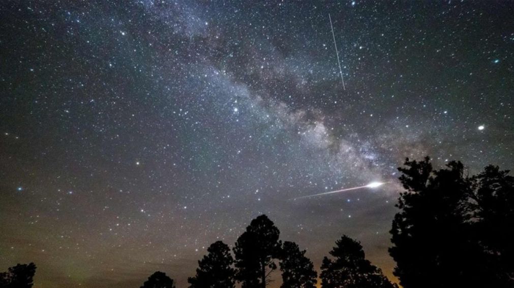 La lluvia de meteoros provenientes de la cola del cometa, conocida como Eta Acuáridas, se podrá ver con claridad desde el Hemisferio Sur.