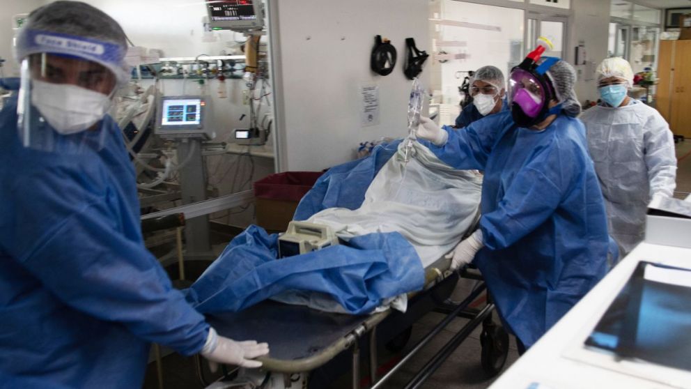 Argentina y Uruguay en la mira por la cantidad de contagios per cápita en la última semana (Télam)
