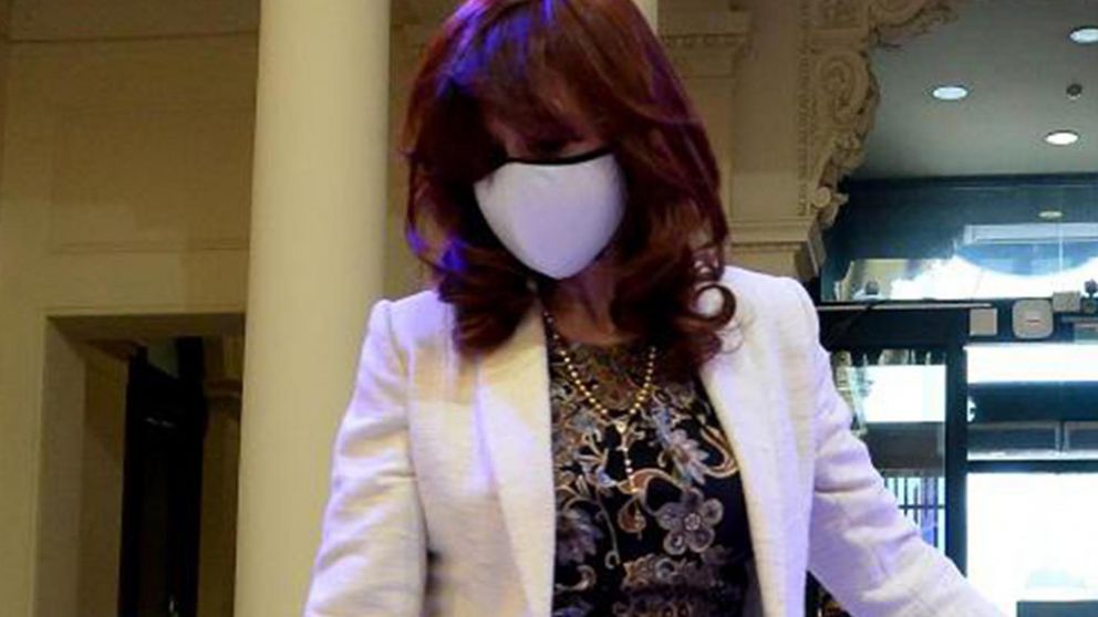 Cristina Fernández de Kirchner lamentó la muerte de Alcira Argumedo: "Incansable luchadora de ideas".