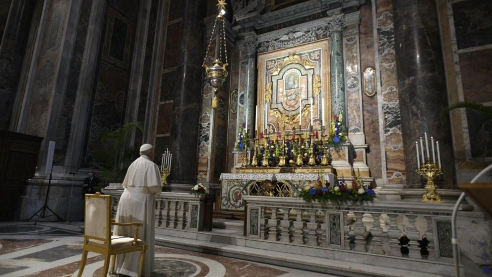 El Papa Francisco durante su rezo en El Vaticano (Archivo).