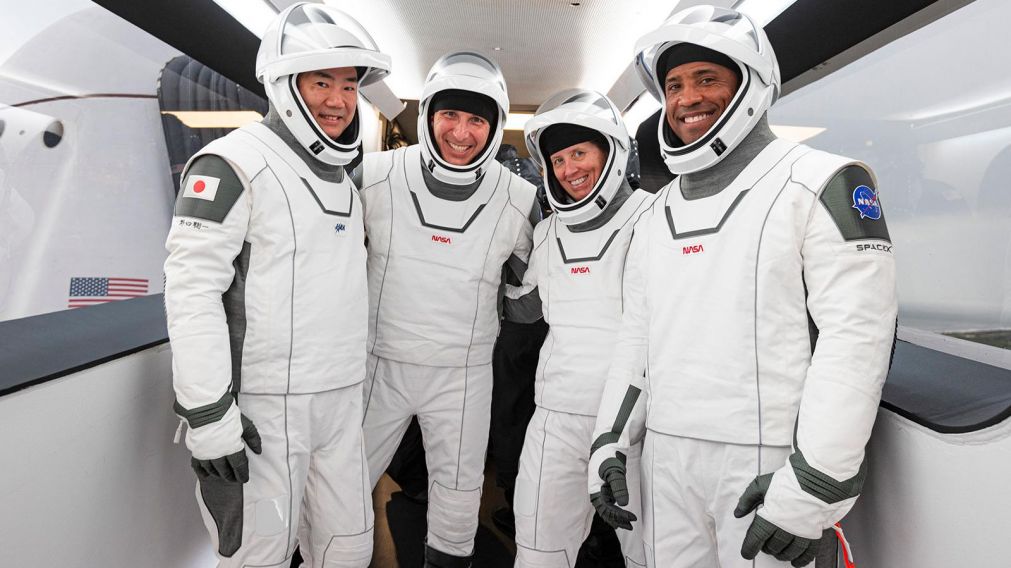 Los astronautas Michael Hopkins, Victor Glover, Shannon Walker y Soichi Noguchi.