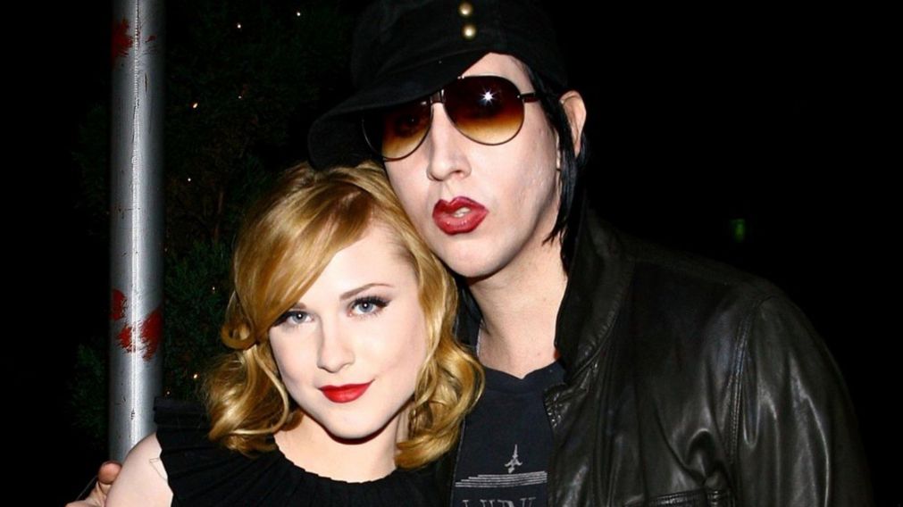 La actriz Esm� Bianco demand� al roquero Marilyn Manson por violaci�n y tortura.