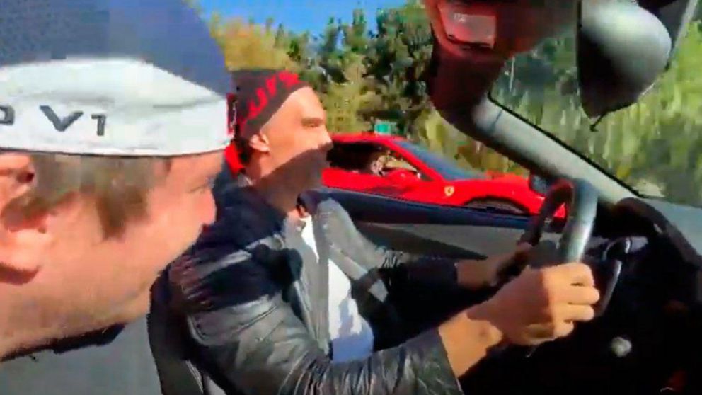 Covidiotas en Nordelta: se grabaron mientras corrían picadas en dos Ferrari a más de 200 km/h.