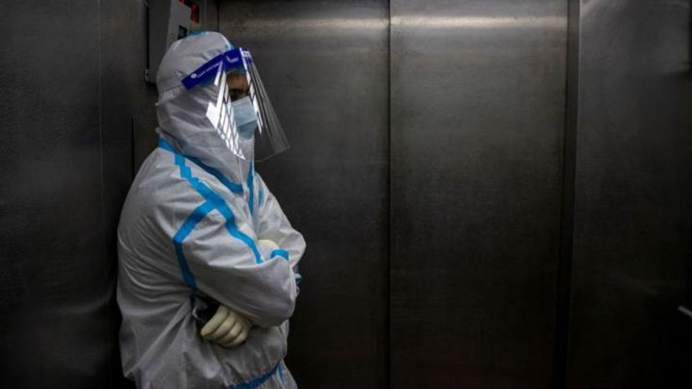 Estas son las probabilidades de contagiarse de coronavirus en un ascensor.