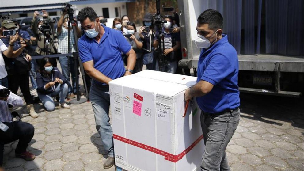 Tras el escándalo por las vacunas, endurecen las leyes durante la pandemia en Perú.