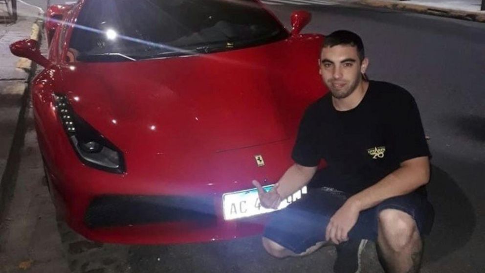 Damián Di Bella (23), víctima del ataque, se recupera luego de haber sido baleado.