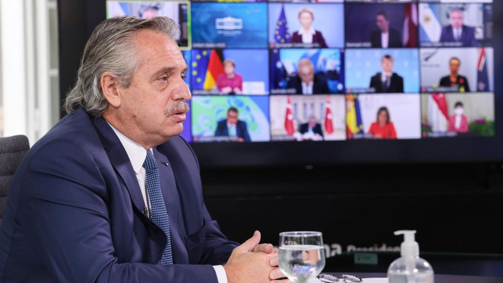 El Presidente dialogó por Zoom con los alumnos durante 40 minutos (Télam)