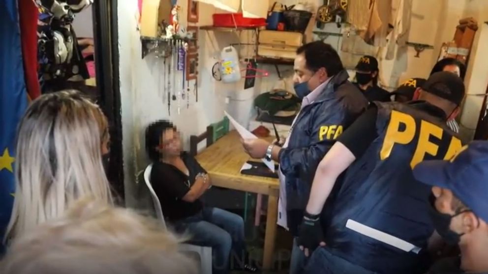 La polic�a detuvo a la pareja de adulto y encontr� en la casa de Gerli videos de los abusos.