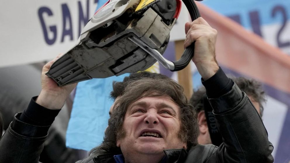 “La motosierra es un símbolo de la era dorada que comienza en Argentina de la mano de las ideas de la libertad", afirmó Milei.