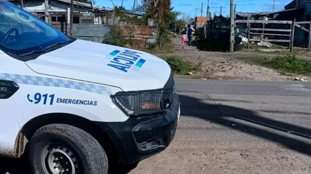Los efectivos policiales se apersonaron en el escenario de la mortal agresión a disparos.