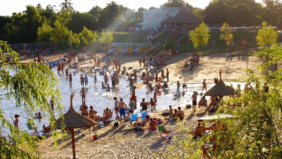 Playas serenas y aire de descanso: la escapada ideal en un pueblo junto al río