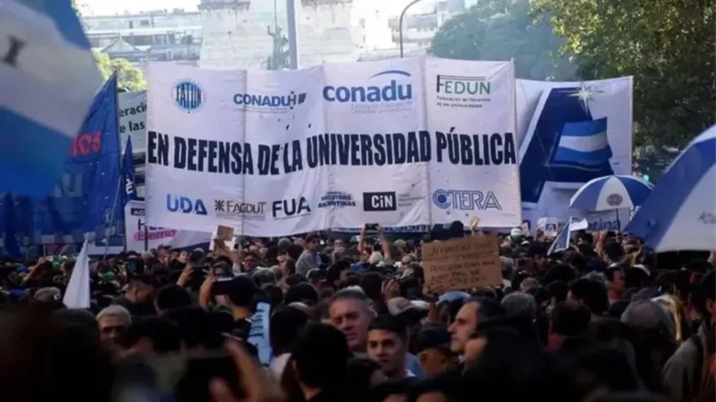 Docentes universitarios convocan a un nuevo paro en reclamo de financiamiento y mejoras salariales.