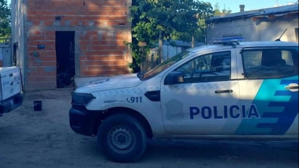 Los policías se apersonaron en el escenario del homicidio.