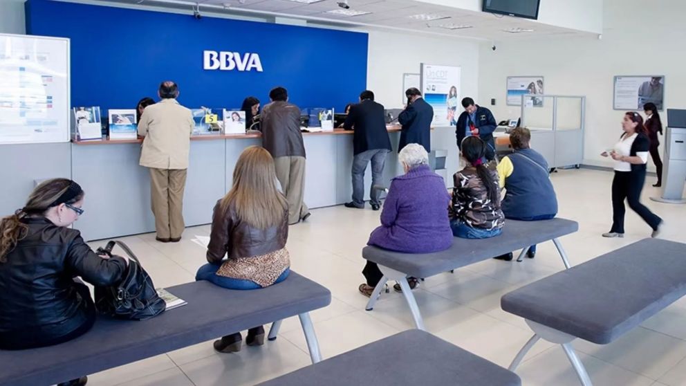 Este popular banco abrió su búsqueda de personal y busca cubrir puestos de cajeros y otros cargos (Imagen ilustrativa).