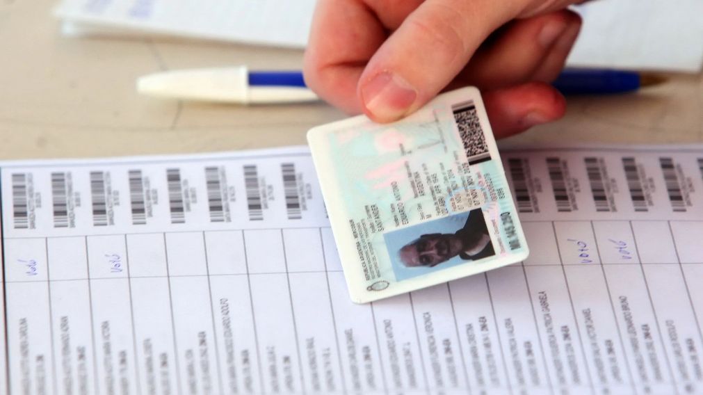 Los cinco documentos habilitados para emitir el voto en las Elecciones 2025.