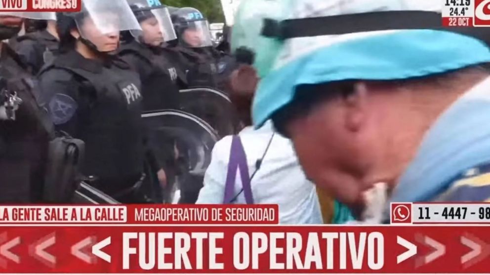 ¡EN VIVO! Marcha de jubilados: enfrentamientos, corridas y tensión en la zona del Congreso