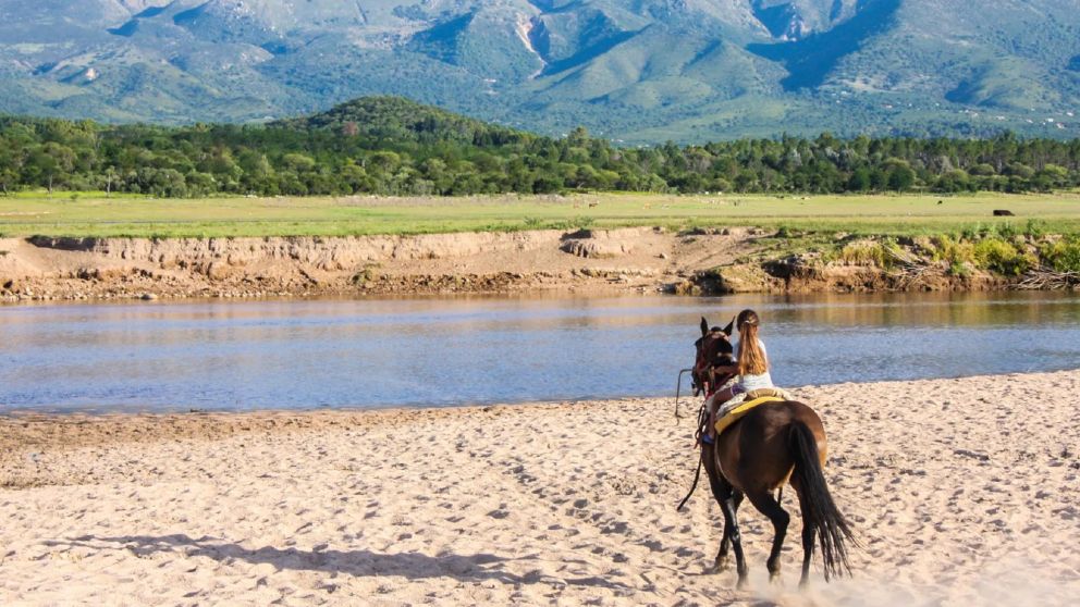 Paisajes imponentes, aire puro y silencio: el escenario perfecto para quienes buscan una pausa entre las sierras.