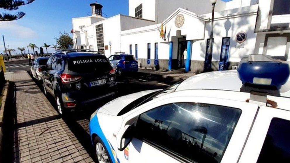 Según una testigo, la mujer estaba increpando a otros transeúntes mientras paseaba desnuda por la calle.