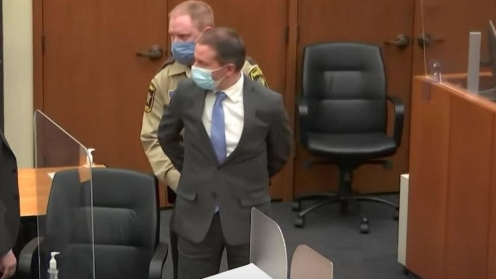 Derek Chauvin fue detenido tras haber sido declarado culpable del asesinato de George Floyd. (Captura video)