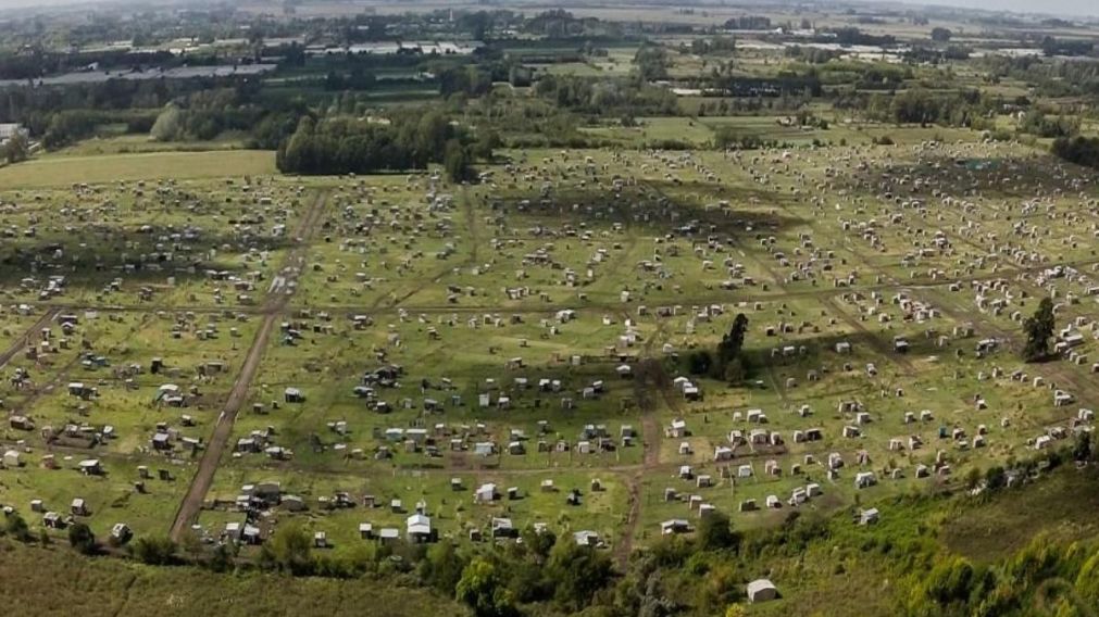 La toma de Los Hornos es la ocupación de terrenos más grande en la provincia de Buenos Aires (AGLP)