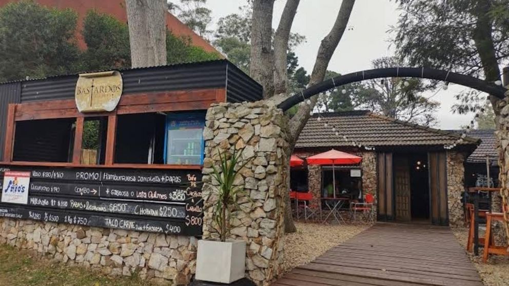 Dueño de un restaurante agredió a un cliente que le reclamó por la mala atención y terminó detenido.