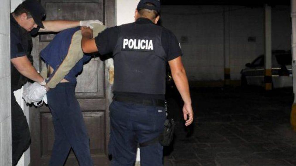 Fue detenido tras apuñalar a una joven e intentar abusar de ella.