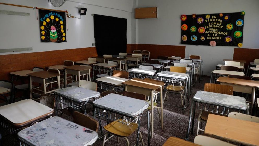 El decreto presidencial suspendió temporalmente las clases hasta el 30 de abril (Archivo).
