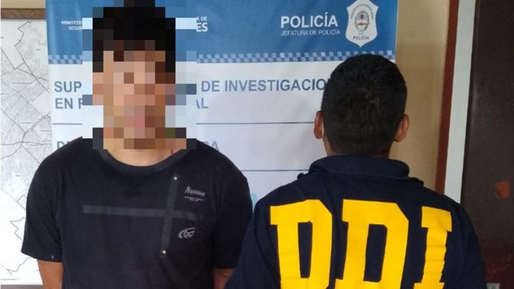 Este es el individuo que fue apresado por los investigadores policiales en Monte Grande.