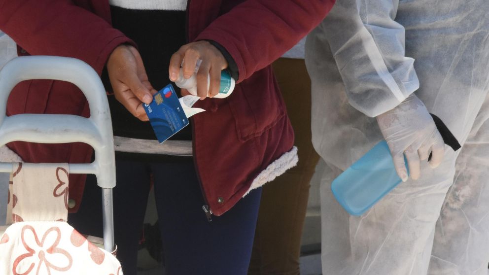 Los beneficiarios verán depositadas las asignaciones el día correspondiente a su último número de DNI (Pablo Villán/Crónica).