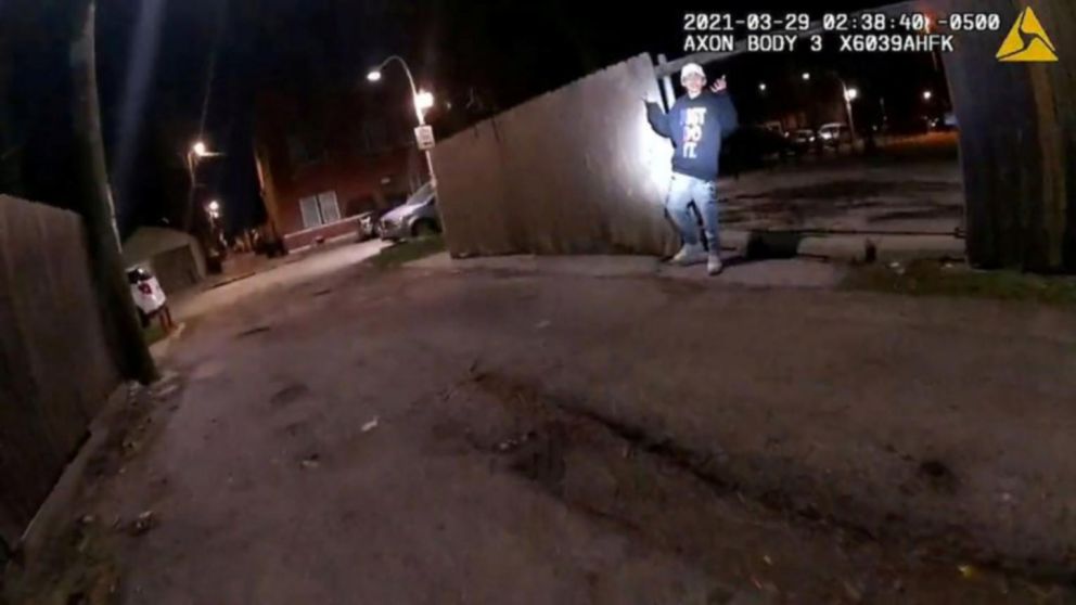 Al momento de los disparos, la víctima no tenía nada en sus manos (Captura de video).