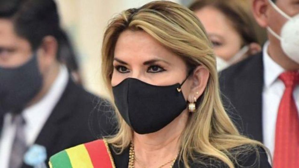Bolivia: Jeanine Áñez se negó a declarar en la causa por un préstamo del FMI.