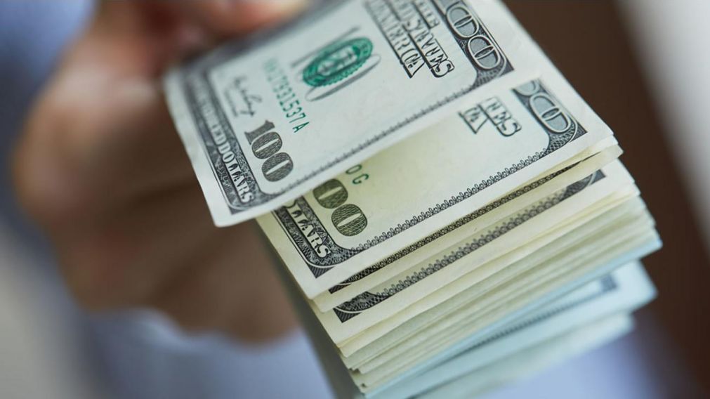 La firma Charles Schwab intentó recobrar el monto pero el dinero ya no estaba en la cuenta de la mujer. (Gentileza. Abc7)