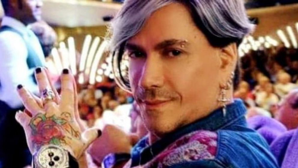 El diseñador de moda, Roberto Piazza, quedó internado en terapia intensiva por padecer dolores muy fuertes en su cuerpo.