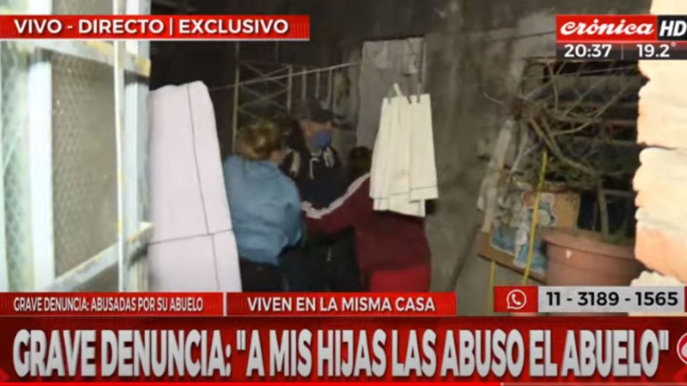 Los vecinos intentaron agredirlo y el hombre debi� meterse dentro de la casa (captura TV)