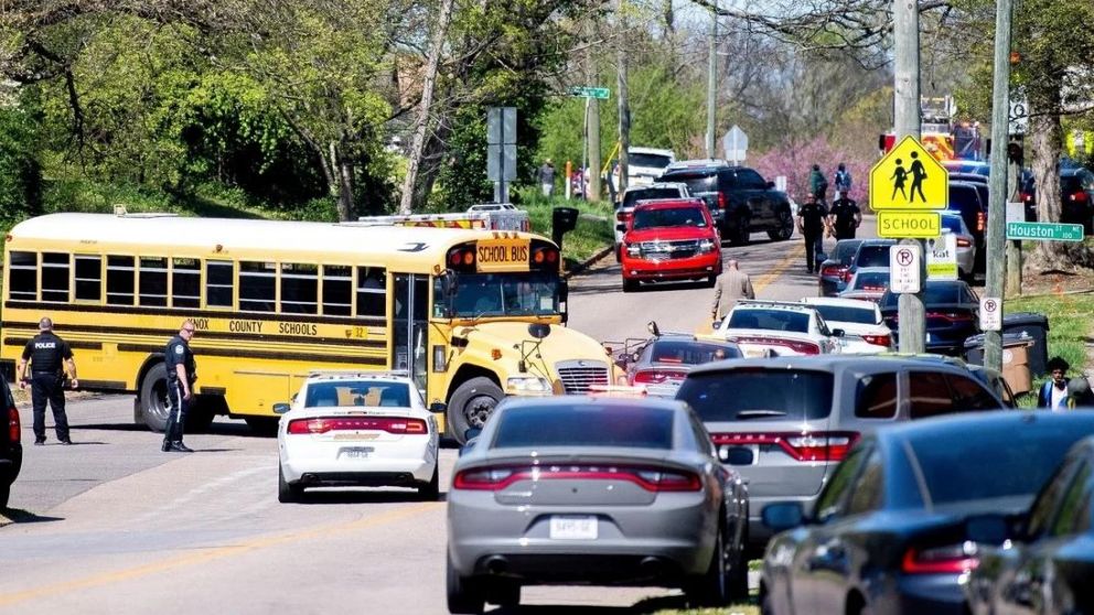 Hay varias víctimas por el tiroteo en una escuela de Tennessee.