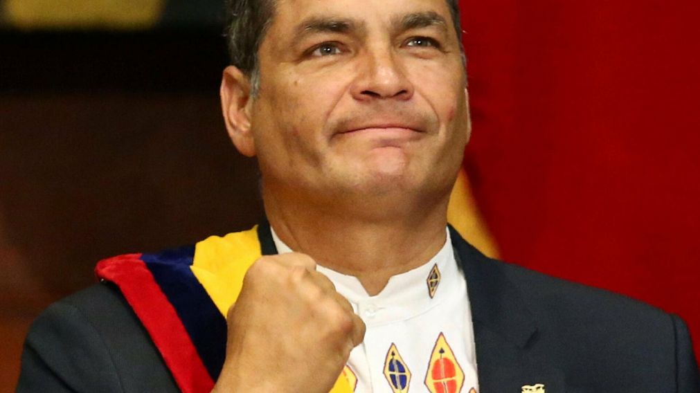 Ecuador: el ex presidente Rafael Correa celebr� el sondeo que dio ganador a su candidato.