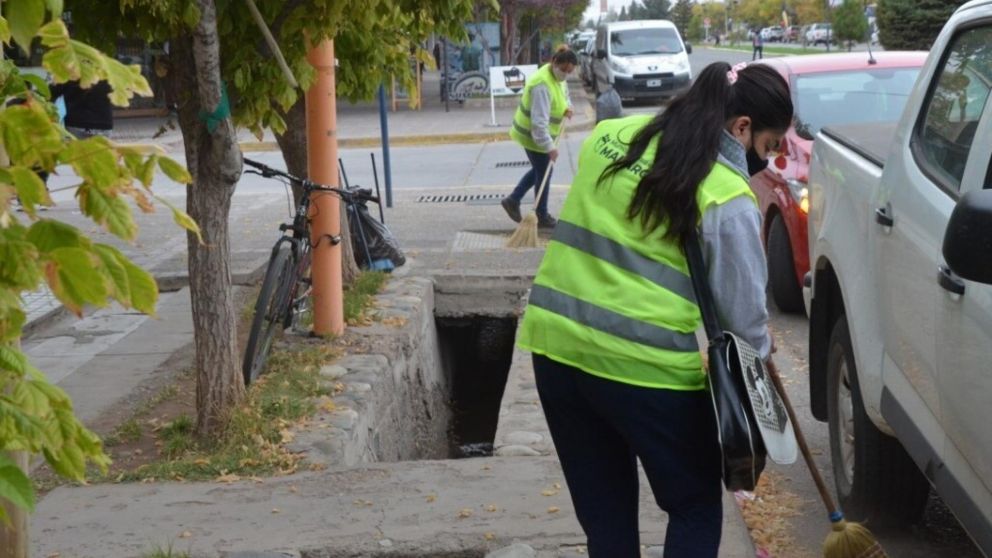 Los beneficiarios deberán trabajar con una pechera fluorescente y herramientas que les brindará el municipio.