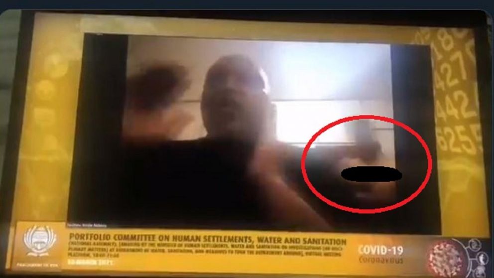 La esposa de�Xolile Ndevu apareci� desnuda ante la c�mara.�(Captura de pantalla)