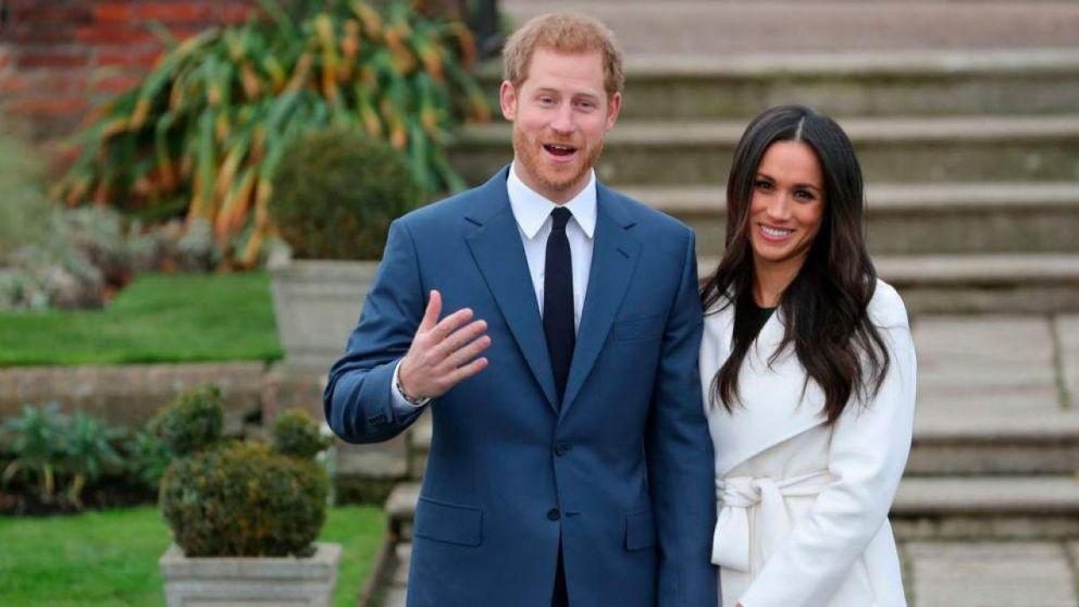 El príncipe Harry y Meghan Markle serán los encargados de la producción general del documental que saldrá por Netflix (Archivo).