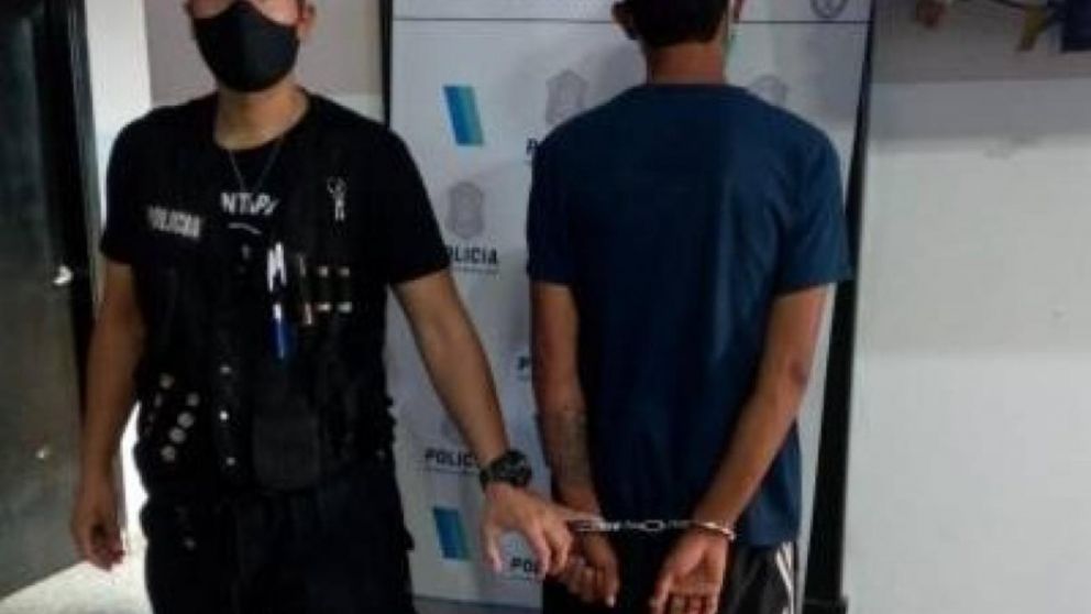 El motociclista fue detenido por la policía tras resistirse a un control de vehículos.