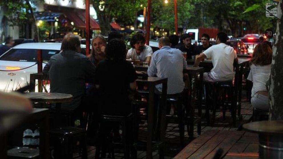 Cooronavirus en Argentina: actividad nocturna hasta la medianoche en La Plata.