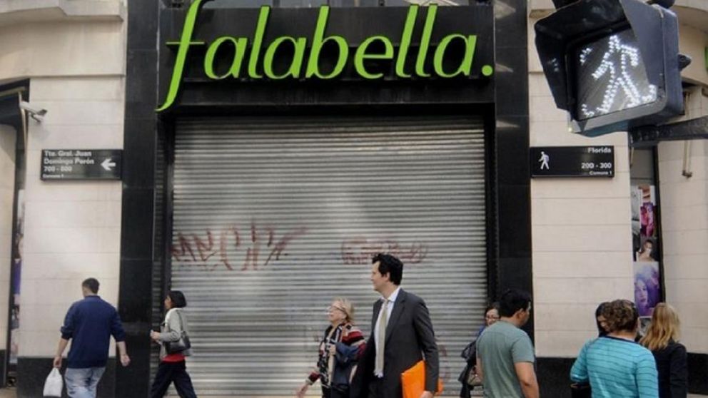 Falabella anunció el cierre de sus locales en el centro porteño, Martínez y Rosario.