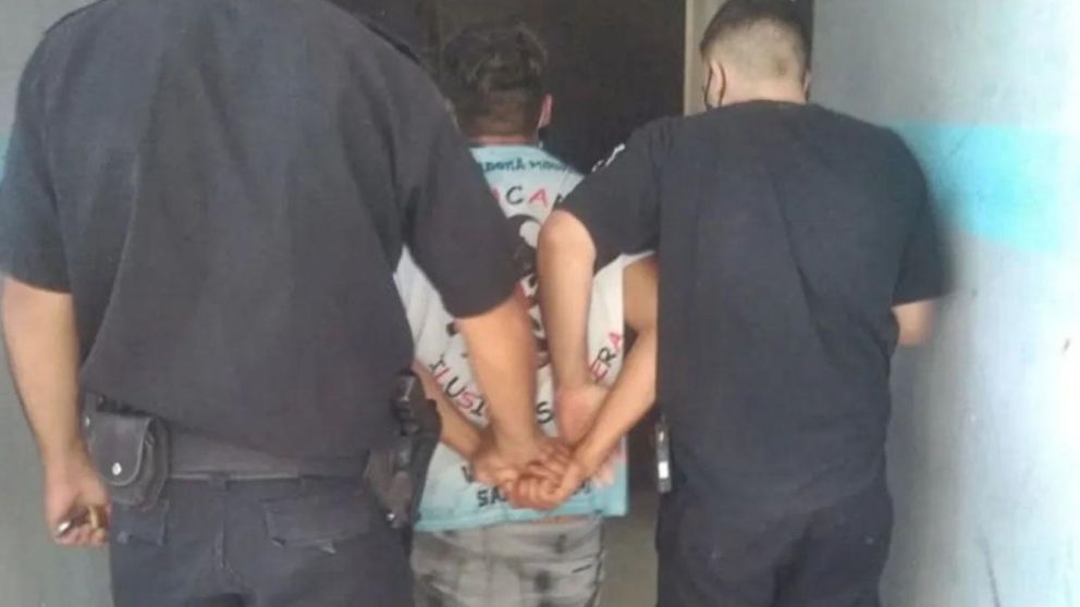 El joven acusado fue agredido por otros reclusos en una comisaría santafesina.